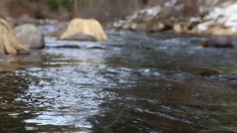 WInter-stream-running-towards-camera-with-short-field-of-focus