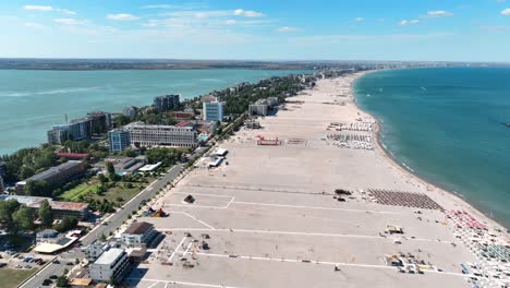 Imágenes-Aéreas-De-La-Playa-De-Mamaia,-Constanta,-Rumania