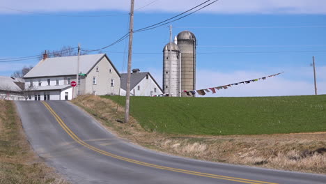 Laundry-blows-in-the-wind-on-a-farm-in-the-Midwest-of-America-1