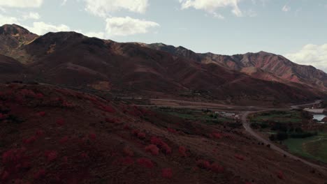 Langsam-Umkreisende-Drohnenluftaufnahme-über-Der-Bergkette-In-Salt-Lake-City,-Utah,-Mit-60 fps