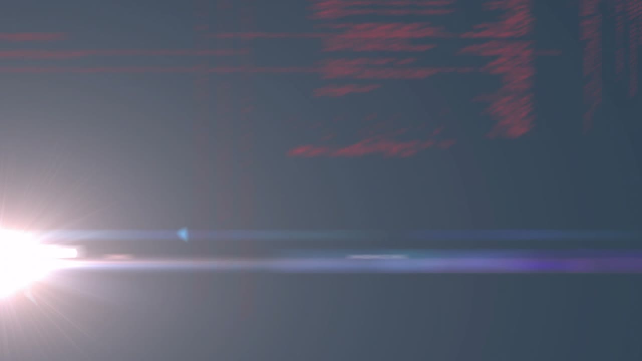 Bagliore dell'obiettivo astratto che mostra striature orizzontali blu e viola su uno sfondo scuro in render 3D