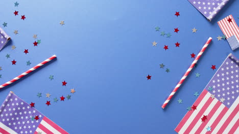 banderas nacionales de los estados unidos con estrellas y pajas sobre fondo azul con espacio de copia