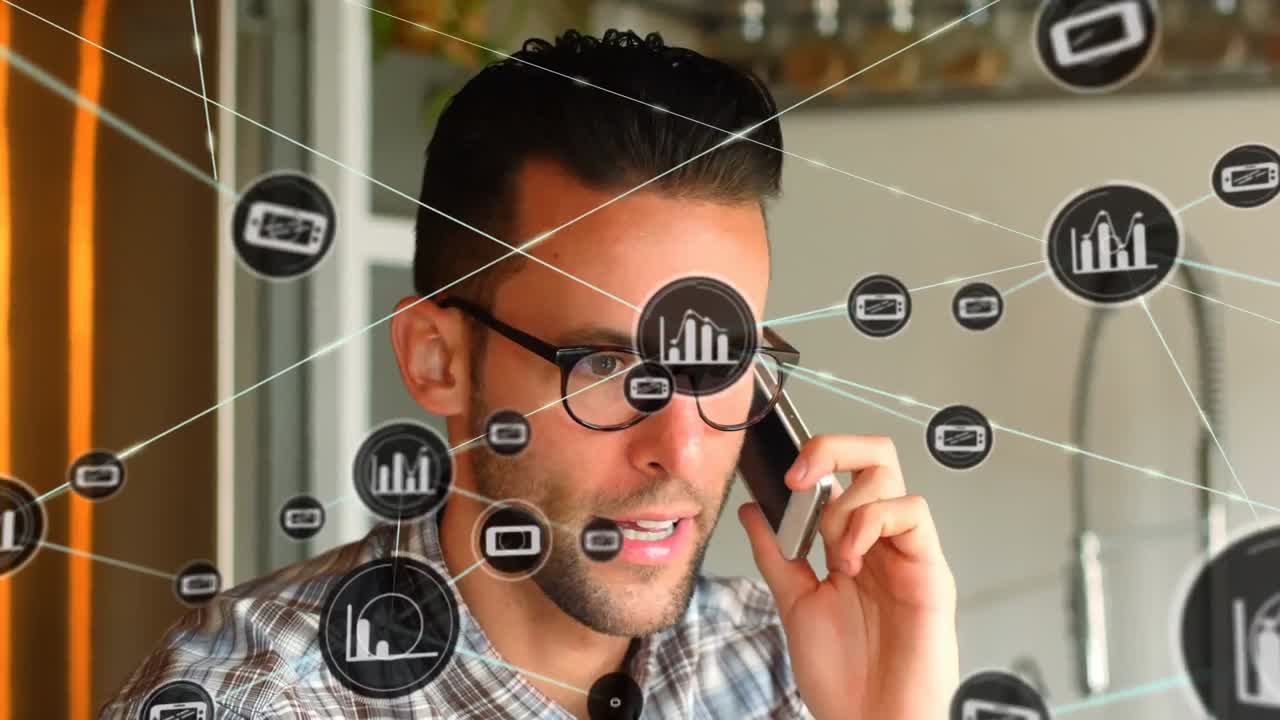 animación de un hombre caucásico hablando en un teléfono inteligente a través de una red de conexiones con iconos.