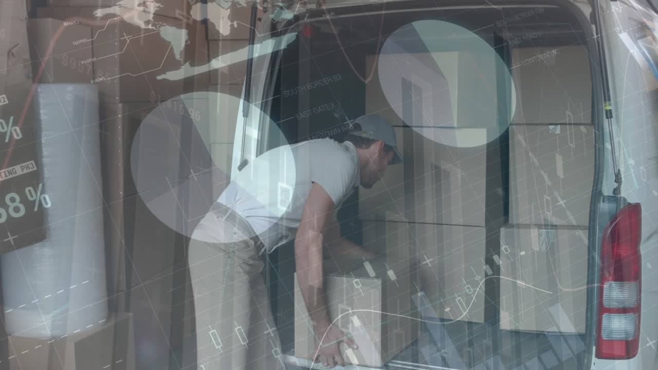 창고 밖에서 차를 탑재하는 배달 담당자에 대한 금융 데이터 처리 애니메이션