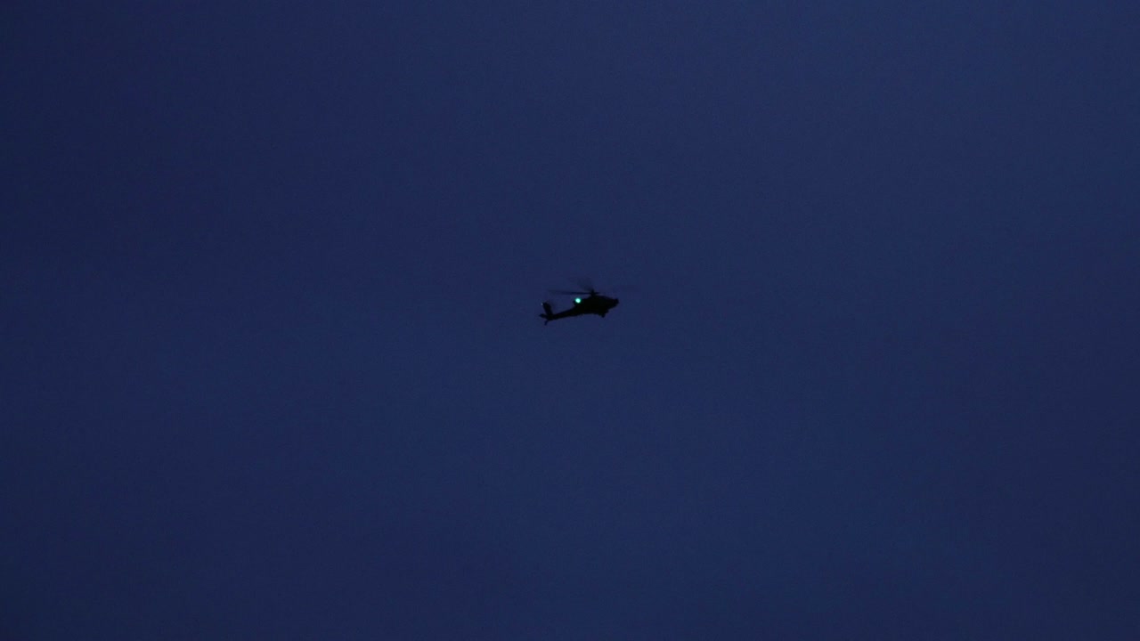 밤에 날아다니는 군사 헬리터