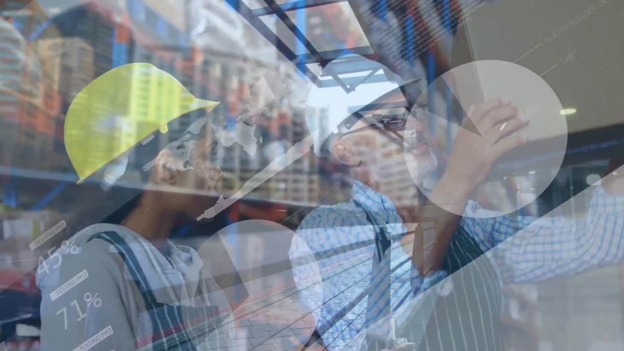 창고에서 일하는 사람들에 대한 금융 데이터 처리의 애니메이션