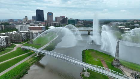 Fuente-De-Luces-De-Los-Cinco-Ríos-En-Dayton,-Ohio