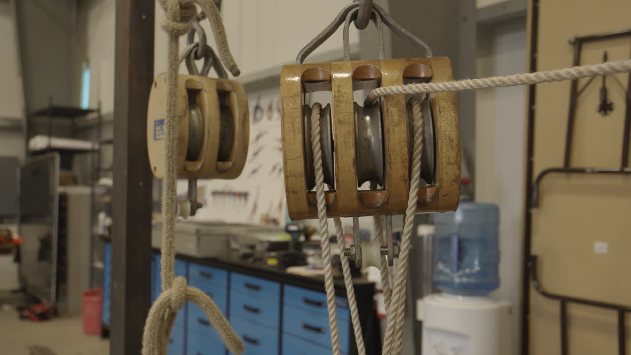 equipos para trabajadores del hierro para trabajar en alturas - cuerdas y poleas