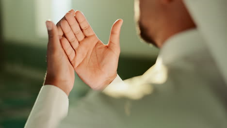 muslim man praying