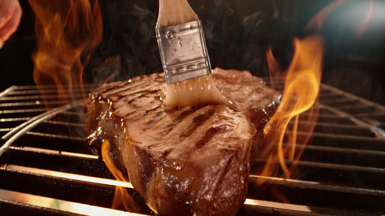 bistec a la parrilla con pincel