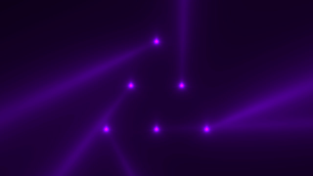 movimiento de animación haces de focos que brillan intensamente de color púrpura sobre fondo oscuro en la etapa 1