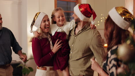 feliz familia celebrando la navidad