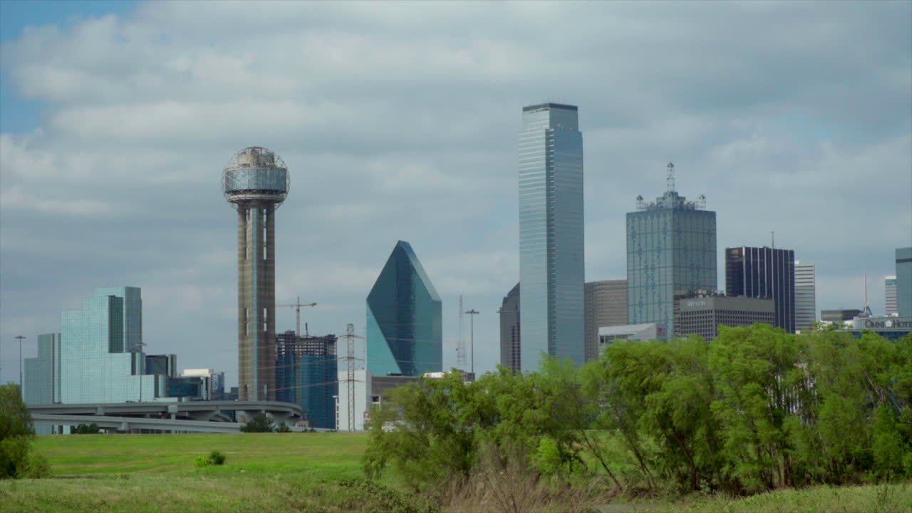 esta es una toma estática del horizonte de dallas, tx.