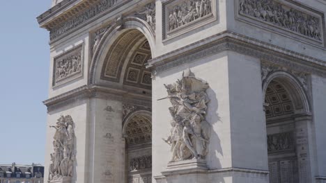 Nahaufnahme-Des-Arc-De-Triomphe-In-Paris,-Frankreich,-Aufgenommen-In-Zeitlupe-2