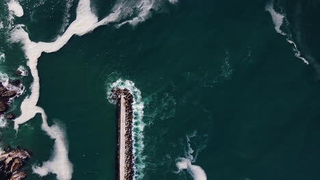 Pier-runs-parallel-to-rocky-coastline,-Walker-Bay,-Hermanus,-Overstrand