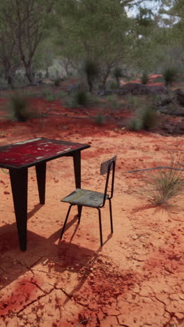 mesa y silla en un paisaje desértico