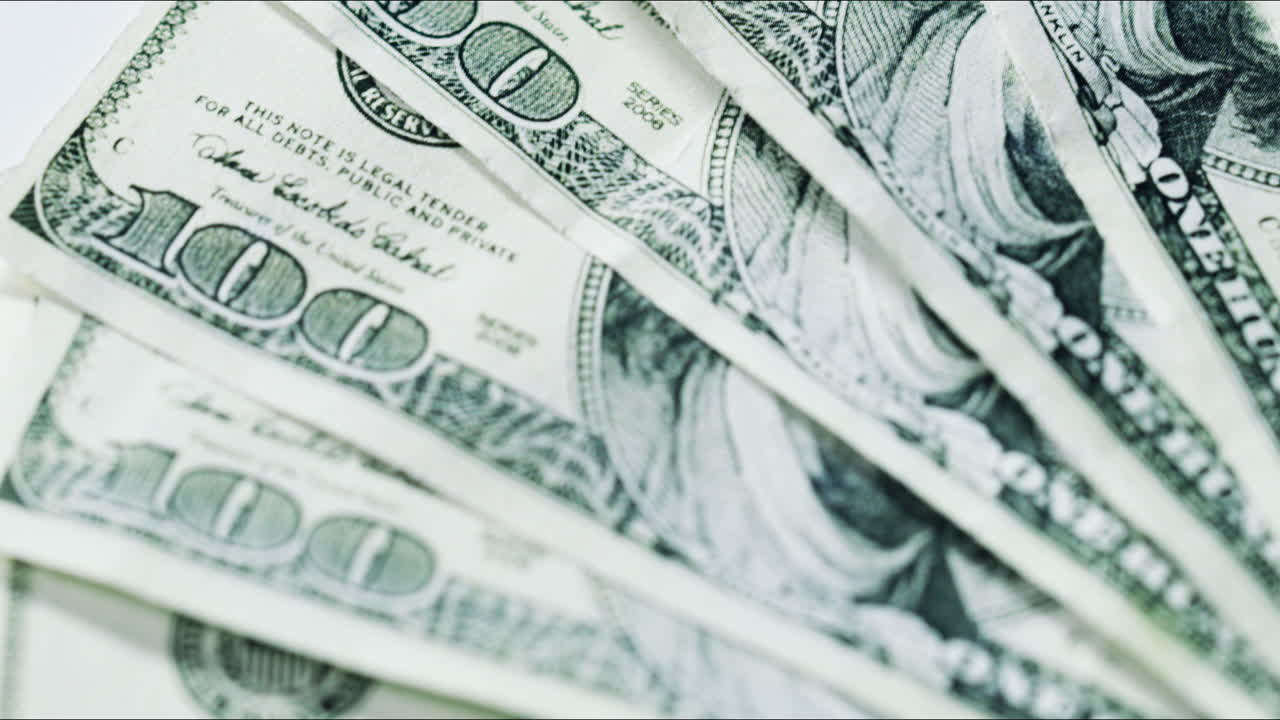 el dinero hace girar el mundo.