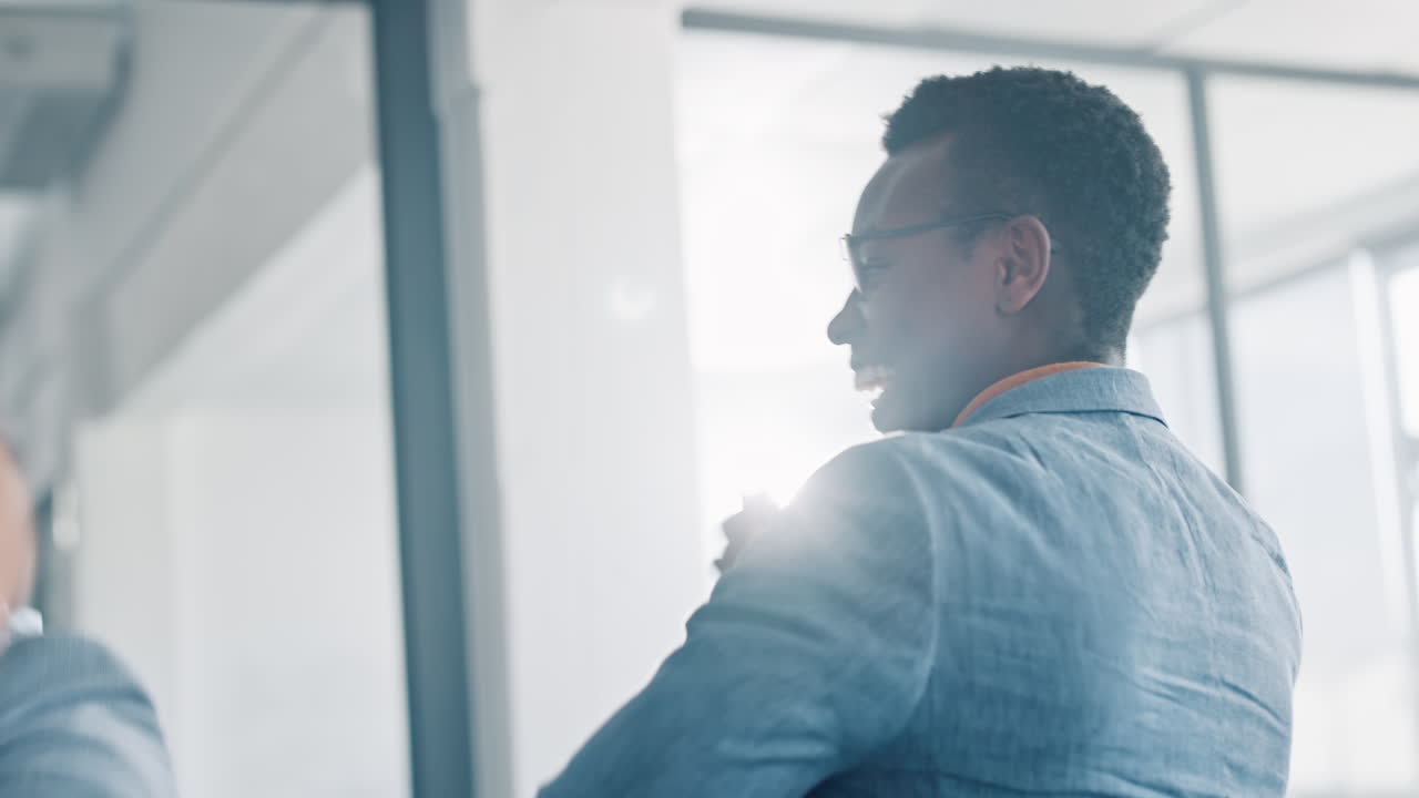 baile cómico, hombre de negocios y celebración