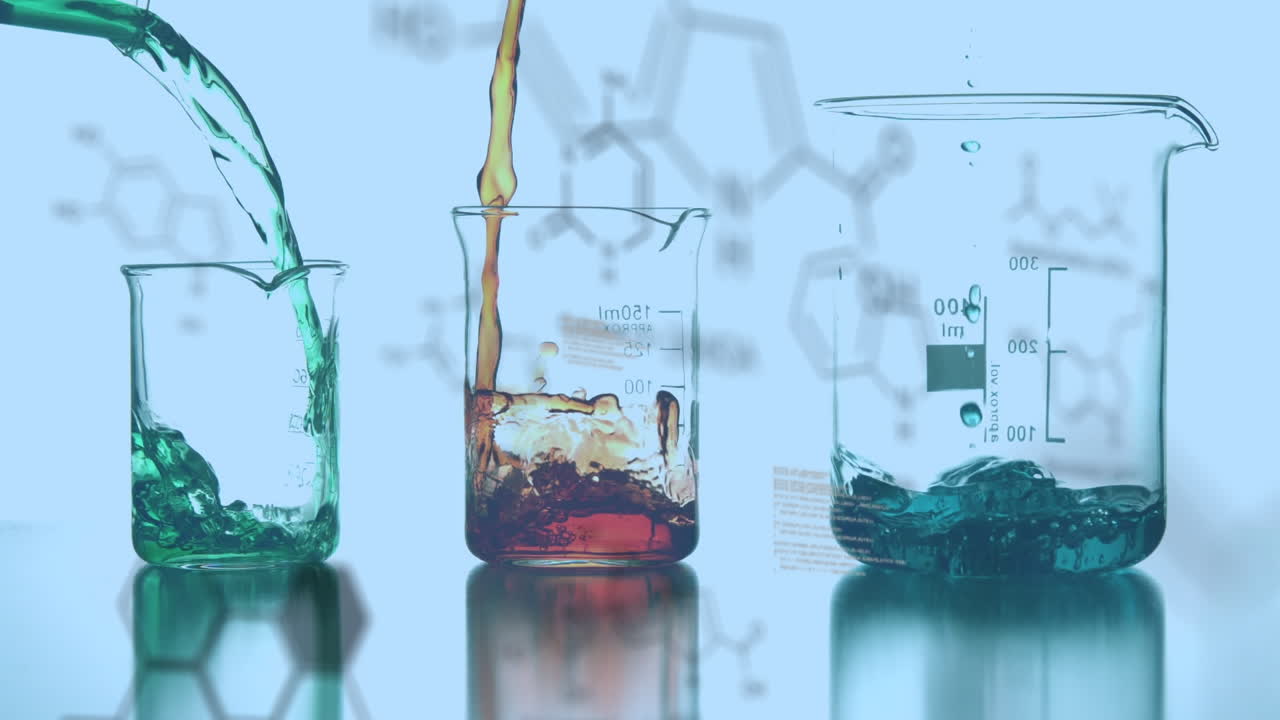 파란색 배경에 실험실 컵에  ⁇ 는 반응물 위의 분자의 애니메이션