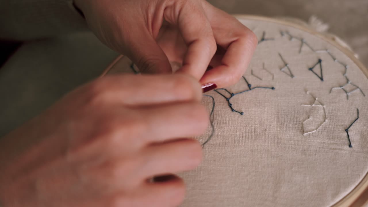 cosecha mujer sin rostro aguja de enhebrado para coser