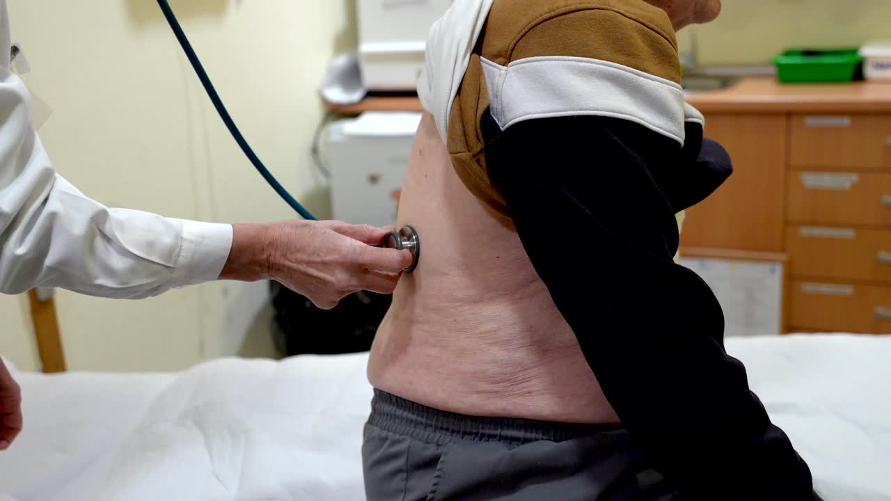 스테토스코프를 이용한 의학적 검사