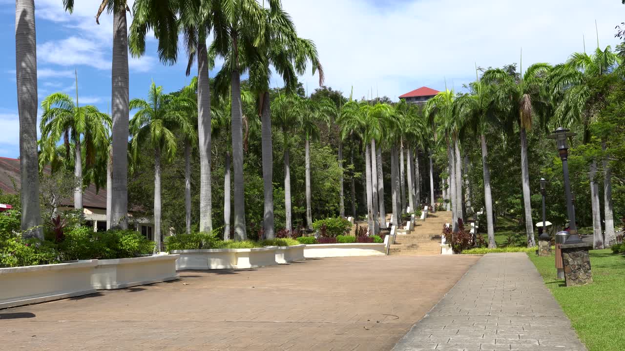 드완 캔슬러 빌딩 근처의 굉장한 플램스 공원