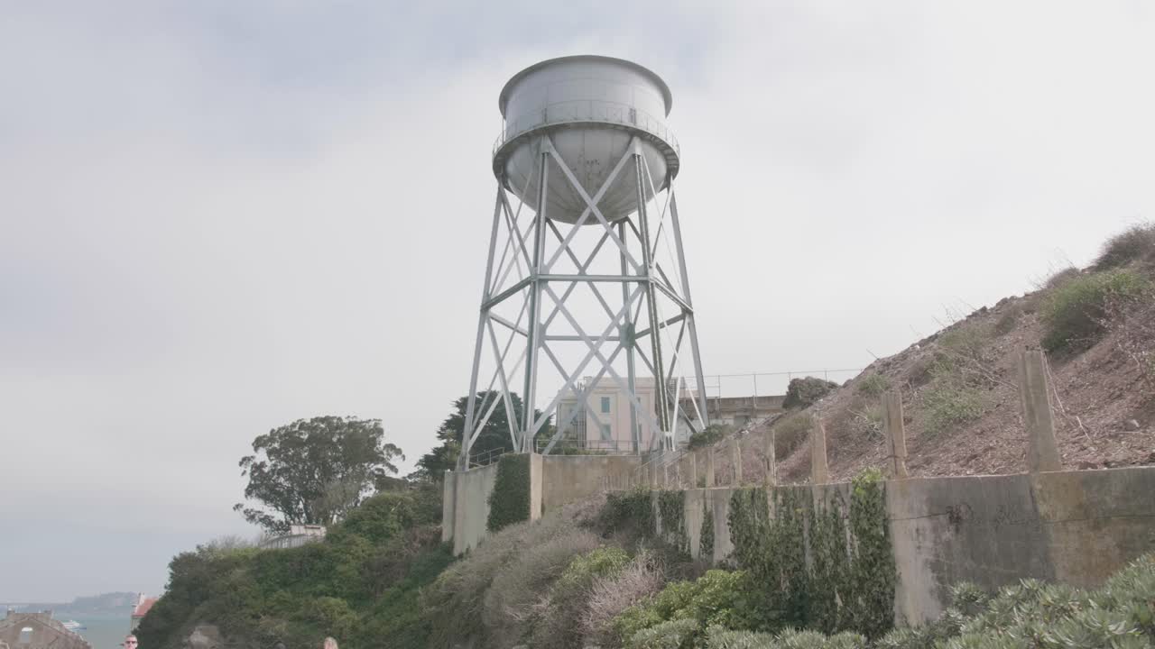 torre de agua de alcatraz en cámara lenta