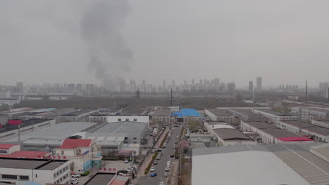 Rauchende-Gebäude-In-Der-Nähe-Des-Industriegebiets-In-Tianjin,-China