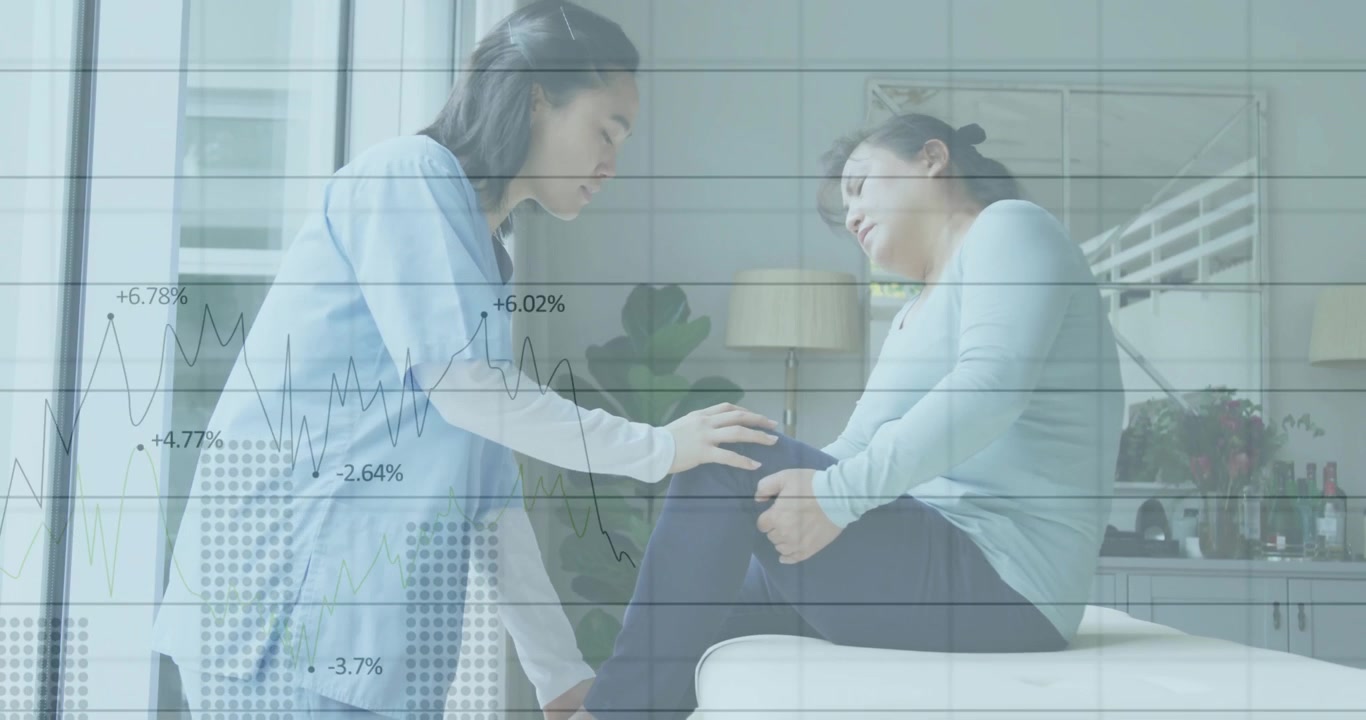 部屋に入室したセラピストが患者の膝を触診し、可動性評価のために脚の伸展を補助する