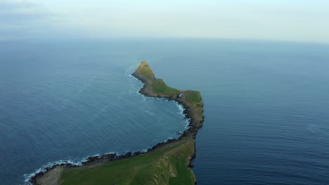 Aerial-drone-footage-of-Worms-Head-in-Rhossli-bay-in-Swansea-in-South-Wales,-dramatic-coastline-with-tall-cliffs