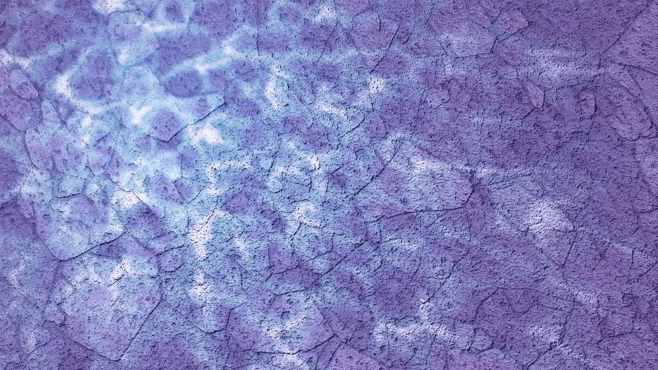 agua líquida y luz en suelo seco superficie del suelo animación de bucle color púrpura