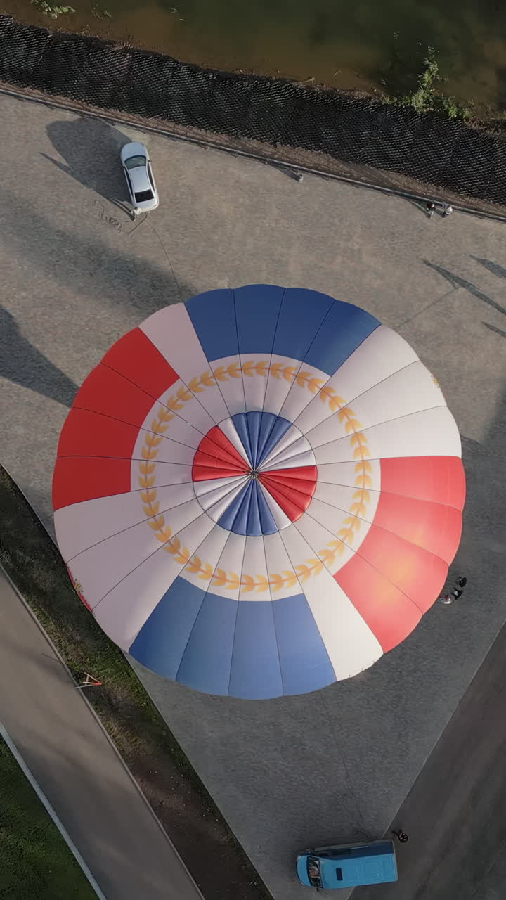 preparación del globo de aire caliente en el evento