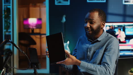 tech internet star endorsing tablet