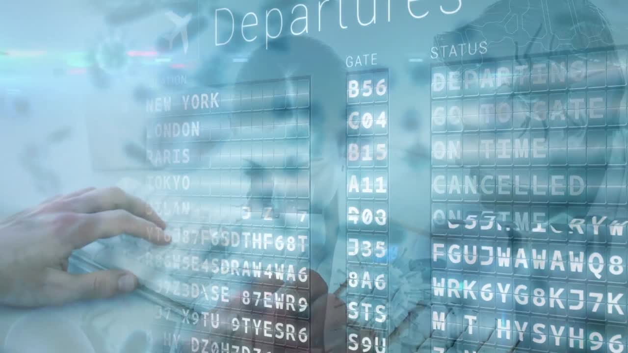 공항 정보 보드와 코로나19 세포가 키보드에 타이핑하는 손의 클로즈업에 대해 떠다니고 있습니다.