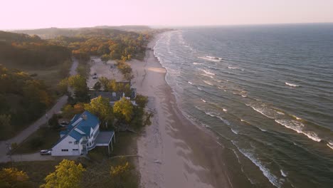 luxury homes on the western shoreline of lake michigan