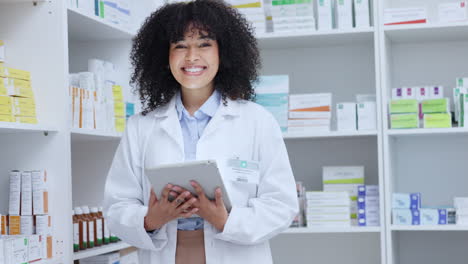 Sonriente,-Farmacéutico-Profesional-De-La-Salud