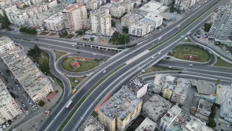 Autopista-Intersección-Puente-Tráfico