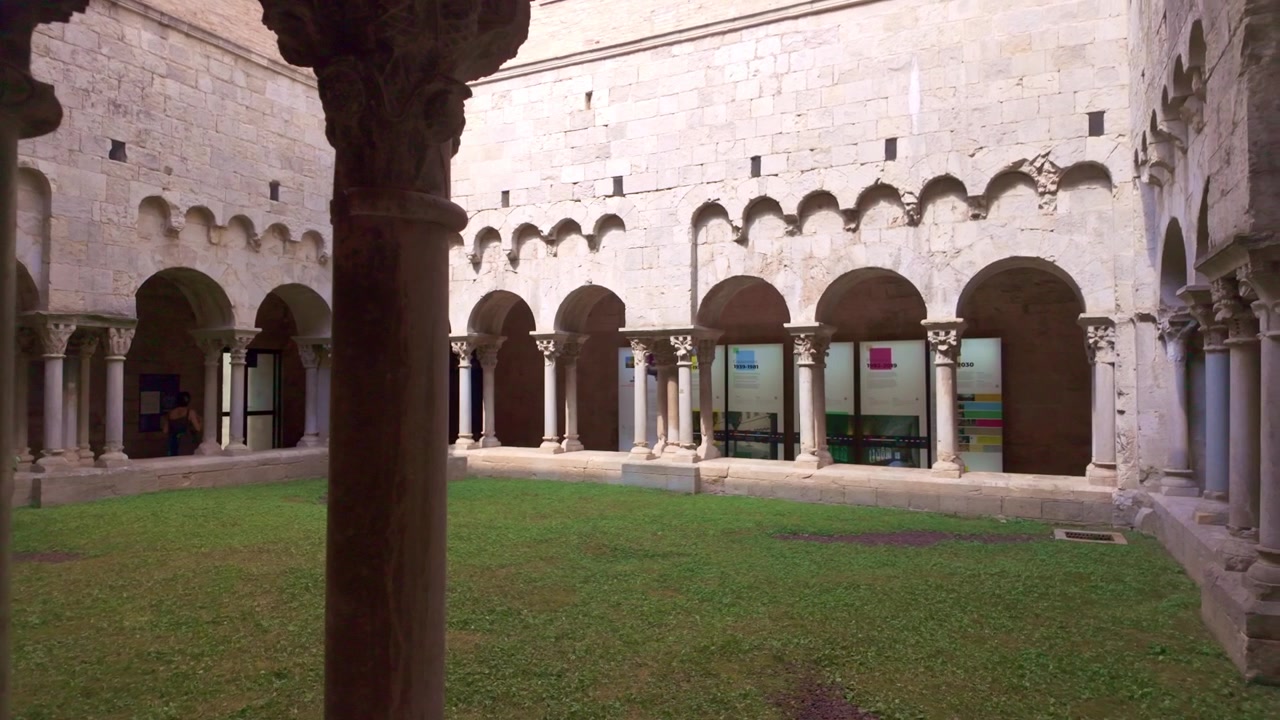 Girona, Spagna, 20 agosto 2025, Chiostro di Sant Pere de Galligants