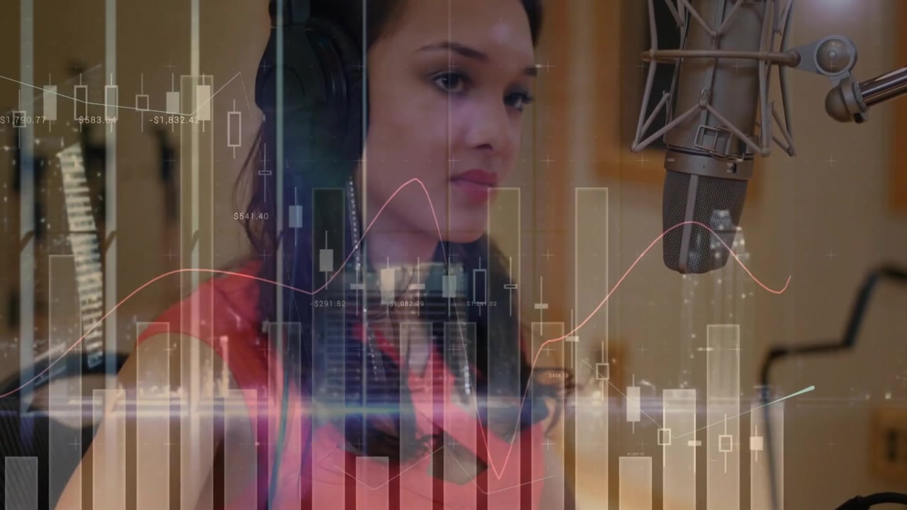 Cantante donna che controlla la chitarra alzando la testa, cantando nel microfono per la registrazione, con sovrapposizione di grafici a barre.