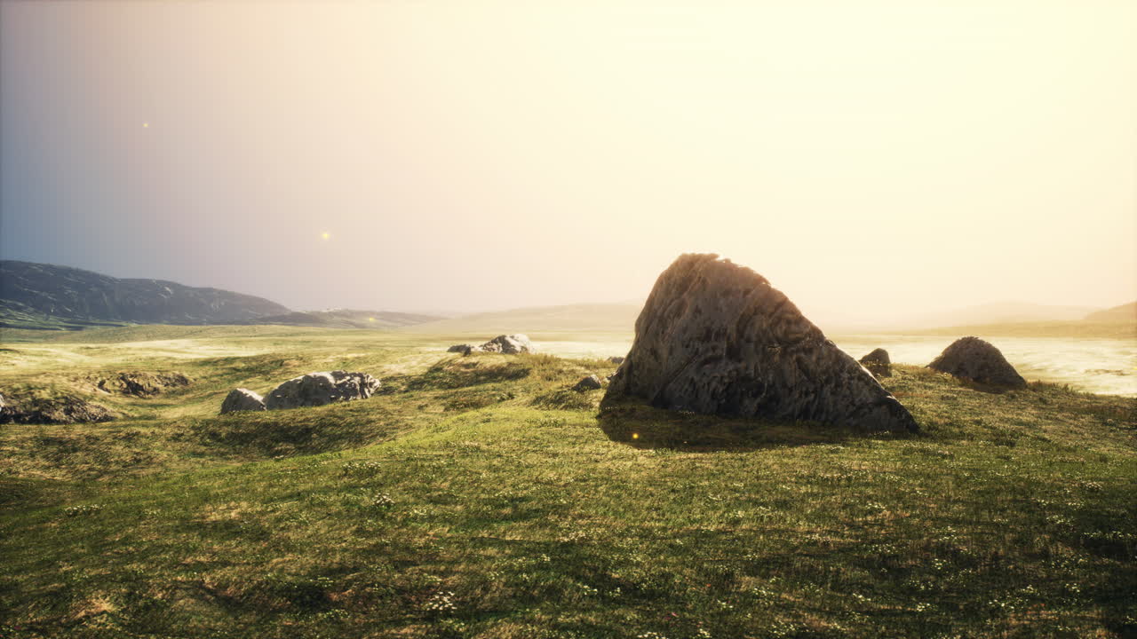 пейзаж приключений на открытом воздухе в горах в прекрасное зеленое лето