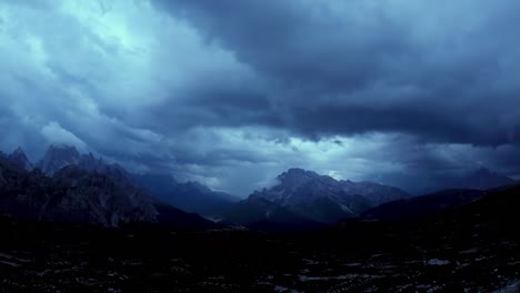 el parque natural nacional de timelapse se encuentra en los alpes dolomitas, la hermosa naturaleza de italia.