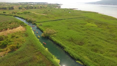 La-Empresa-Está-Haciendo-Kayak