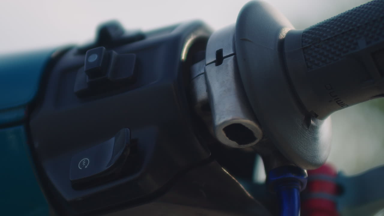 전기 스타터와 함께 스쿠터 손잡이 제어 명령