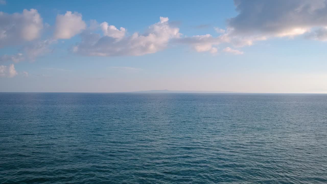 Vista Aerea Dell'Oceano Nel Mar Ionio, Acque Calme