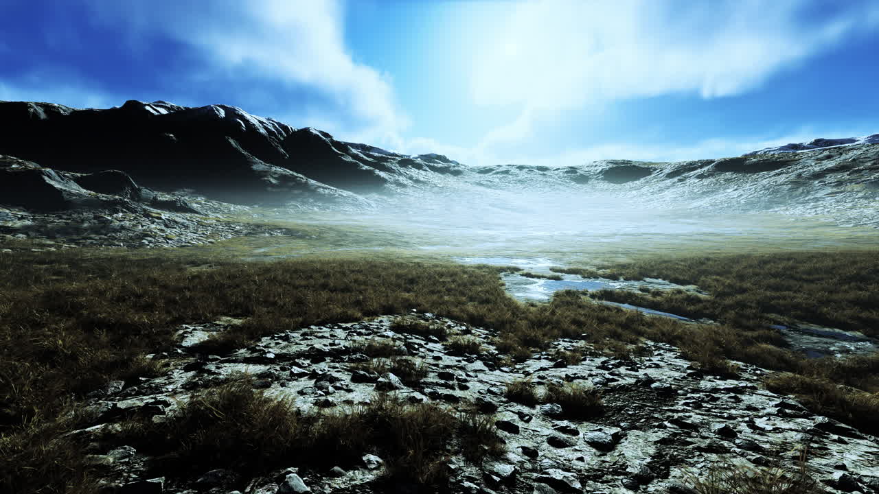 네팔의 밝은 하늘 아래 풀과 모스로  ⁇ 인 돌