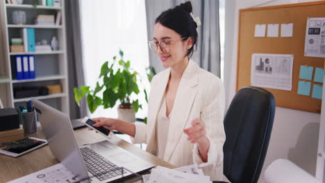 Businesswoman-Sits-at-Desk-and-Starts-Working