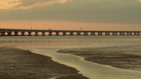 Blick-Auf-Die-Zweite-Brücke-Von-Penang-Aus-Dem-Schlammigen-Land