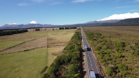 Mount-Ruapehu-Drohne-Von-Der-Autobahn-In-Neuseeland-Geschossen