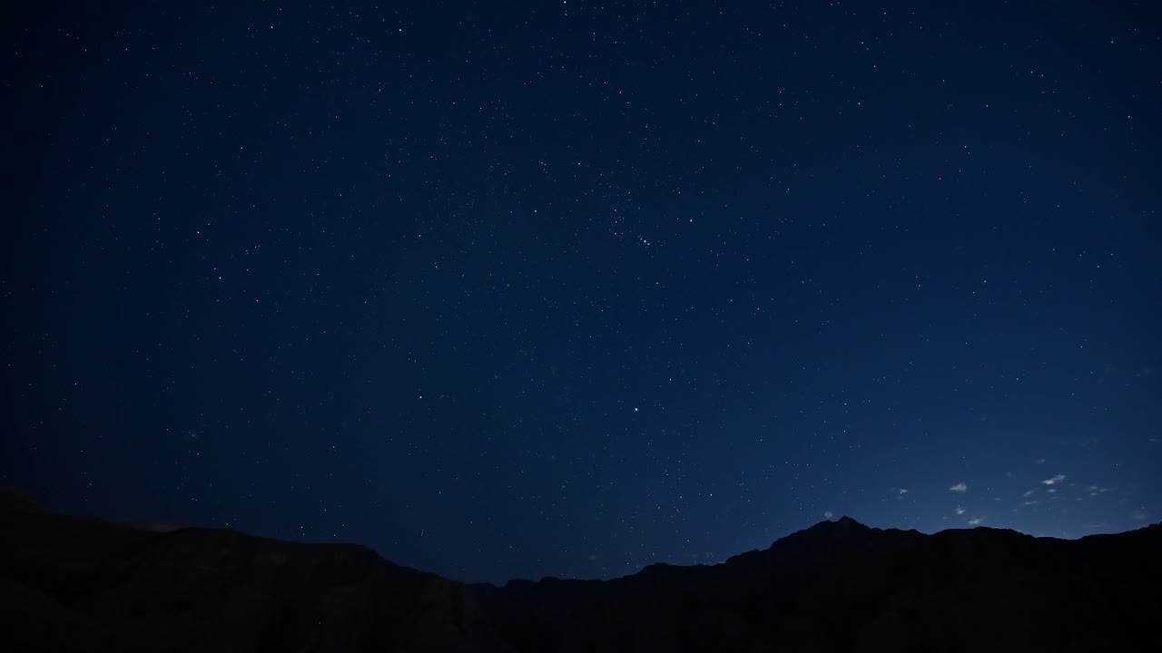 산 위의 별빛 밤