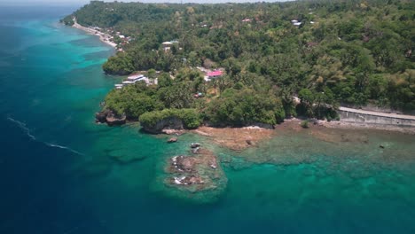 Aerial-view-of-tropical-water-near-Jagna-Shipwreck-site,-Bohol-Philippines